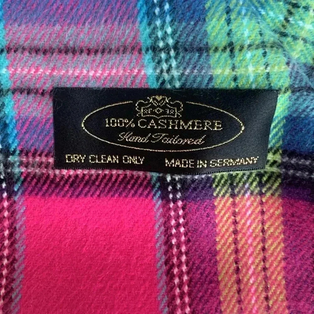 Pink plaid cashmere winter scarf - Picture 3 of 4